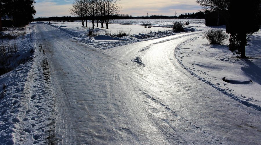HGV Safety Tips for HGV Drivers - photo of a winter road